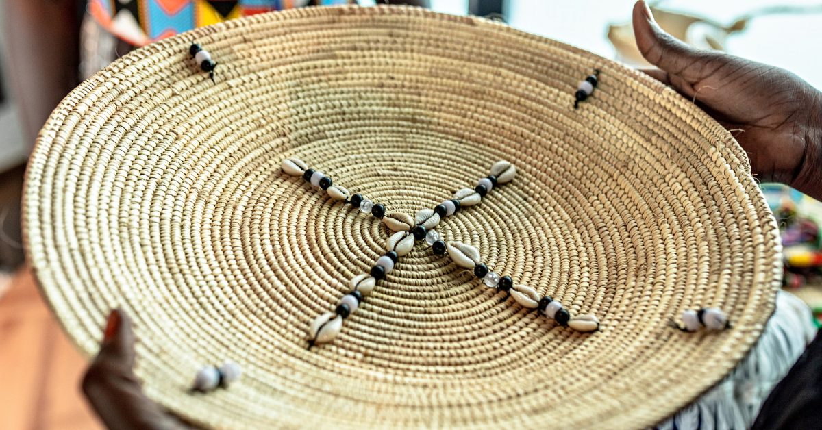 Tray made of straw.